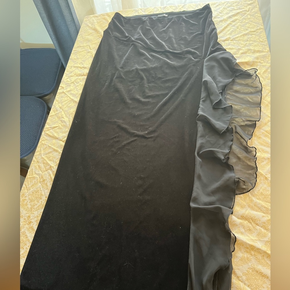 SIZE 2X Fashion Nova Black Velvet Maxi Skirt with Ruffle Slit